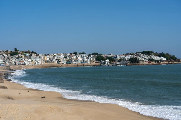 How should UK oncology nurses tailor patient education for individuals undergoing immunotherapy?